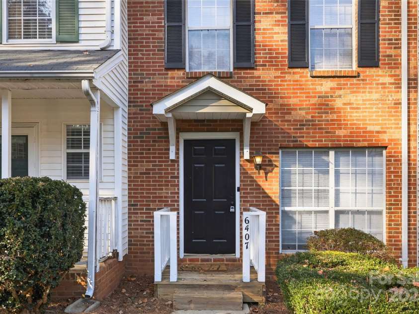 6407 Windsor Gate Lane, Charlotte, NC 28215.  MLS# CAR4322060, YatesRealty ID 1726. 