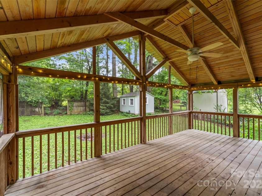 510 Azalea Avenue, Black Mountain, NC 28711.  MLS# CAR4259484, YatesRealty ID 17261. 