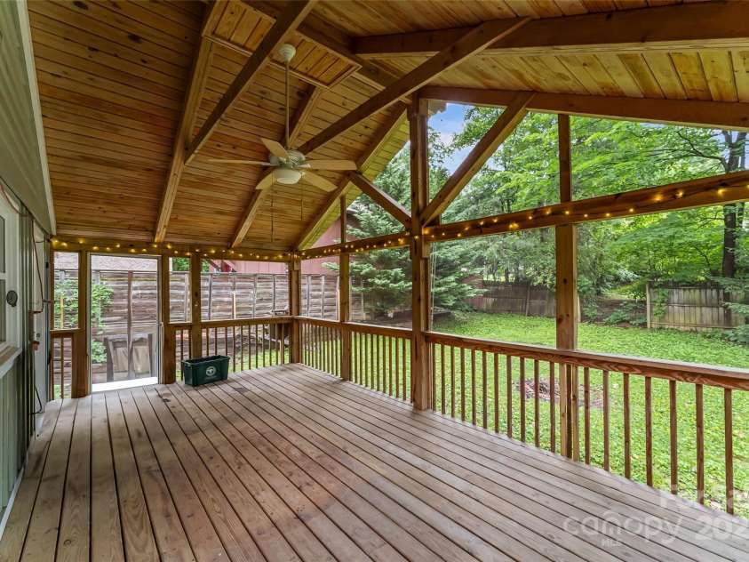 510 Azalea Avenue, Black Mountain, NC 28711.  MLS# CAR4259484, YatesRealty ID 17261. 