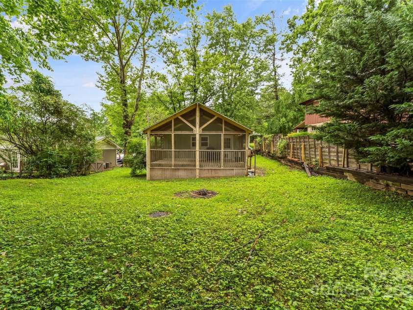 510 Azalea Avenue, Black Mountain, NC 28711.  MLS# CAR4259484, YatesRealty ID 17261. 