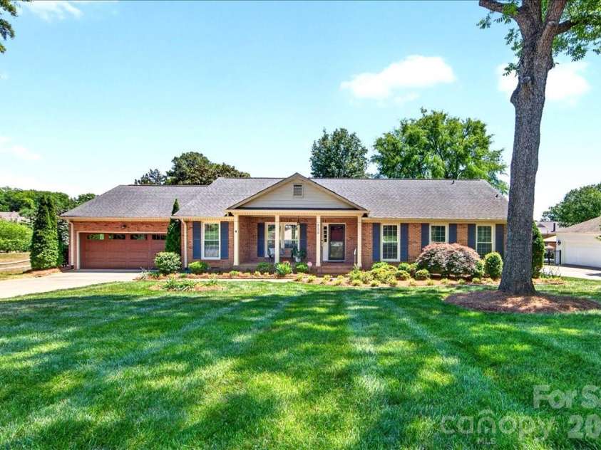 8500 Prince George Road, Charlotte, NC 28210.  MLS# CAR4373472, YatesRealty ID 17261. 