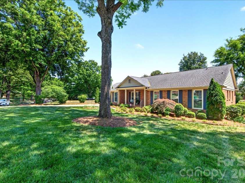 8500 Prince George Road, Charlotte, NC 28210.  MLS# CAR4373472, YatesRealty ID 17261. 