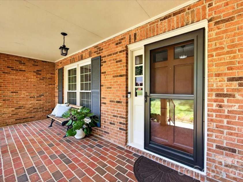 8500 Prince George Road, Charlotte, NC 28210.  MLS# CAR4373472, YatesRealty ID 17261. 