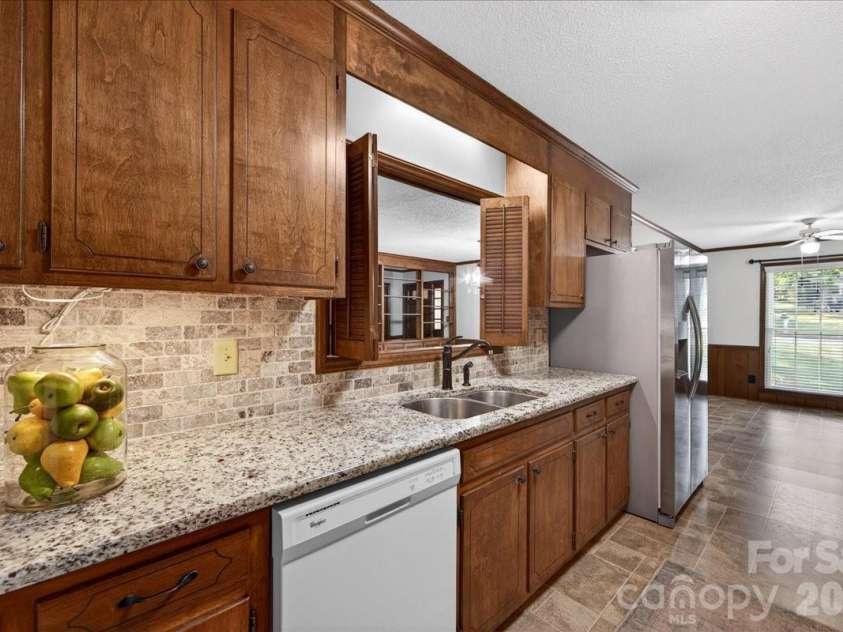 8500 Prince George Road, Charlotte, NC 28210.  MLS# CAR4373472, YatesRealty ID 17261. 