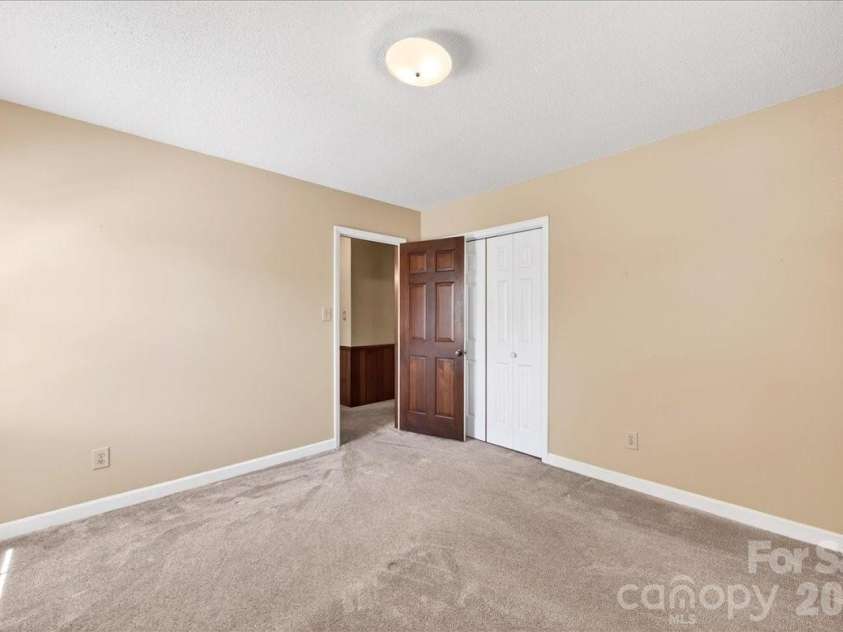 8500 Prince George Road, Charlotte, NC 28210.  MLS# CAR4373472, YatesRealty ID 17261. 