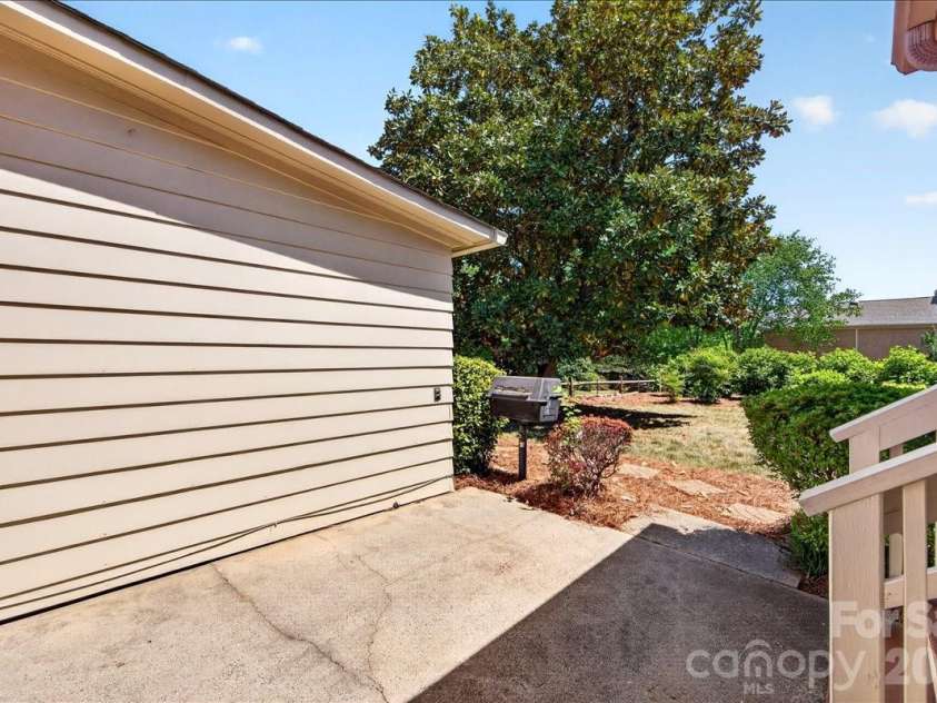 8500 Prince George Road, Charlotte, NC 28210.  MLS# CAR4373472, YatesRealty ID 17261. 