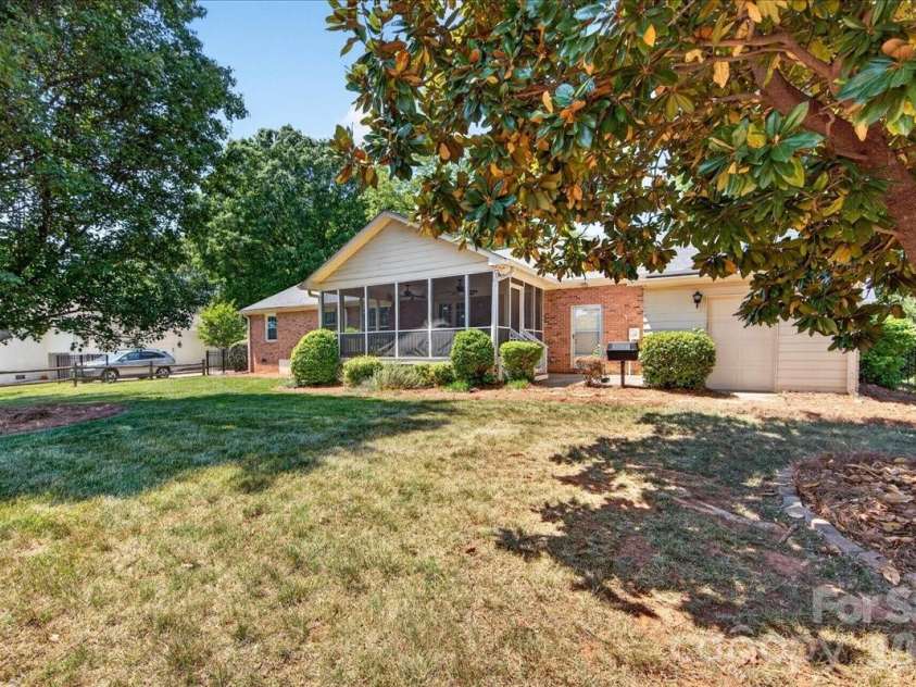 8500 Prince George Road, Charlotte, NC 28210.  MLS# CAR4373472, YatesRealty ID 17261. 