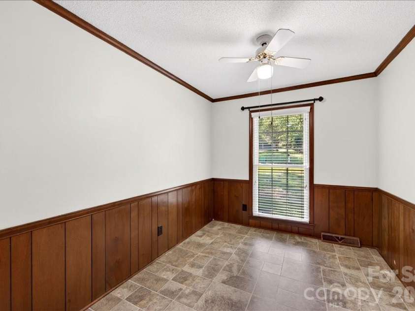 8500 Prince George Road, Charlotte, NC 28210.  MLS# CAR4373472, YatesRealty ID 17261. Breakfast area