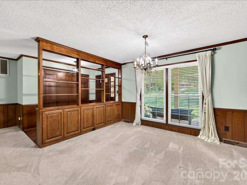 8500 Prince George Road, Charlotte, NC 28210.  MLS# CAR4373472, YatesRealty ID 17261. Dining Area