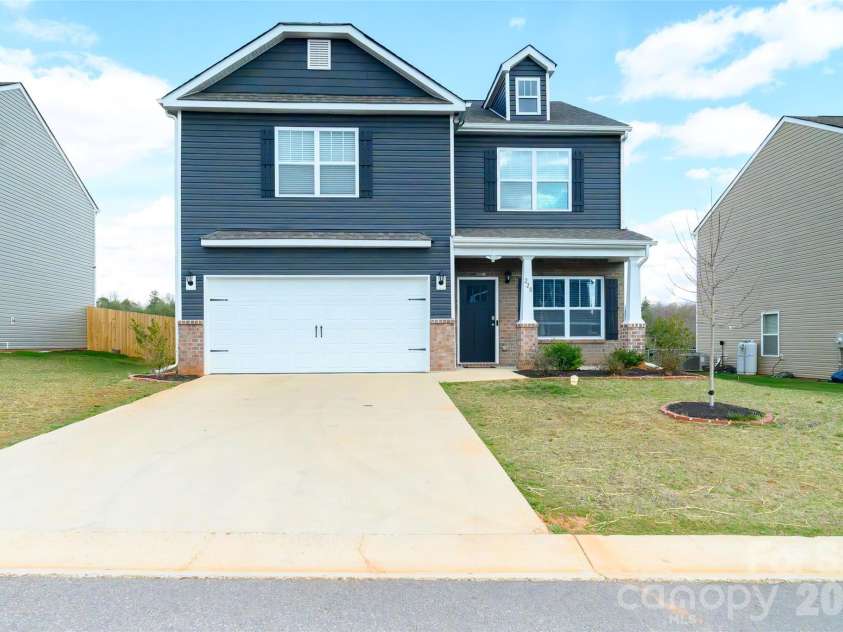 228 Ridgeview Lane, Mars Hill, NC 28754.  MLS# CAR4362306, YatesRealty ID 17262. 