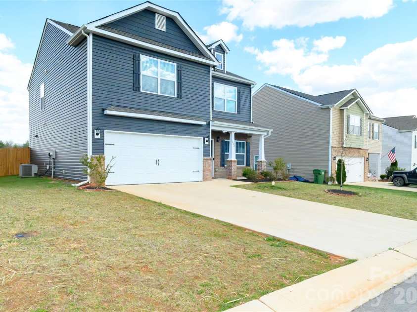 228 Ridgeview Lane, Mars Hill, NC 28754.  MLS# CAR4362306, YatesRealty ID 17262. 