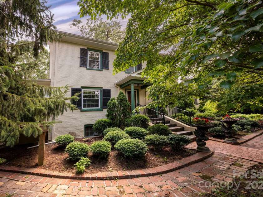 303 Country Club Road, Asheville, NC 28804.  MLS# CAR4310380, YatesRealty ID 17262. Classic Grove Park area Brick Traditional