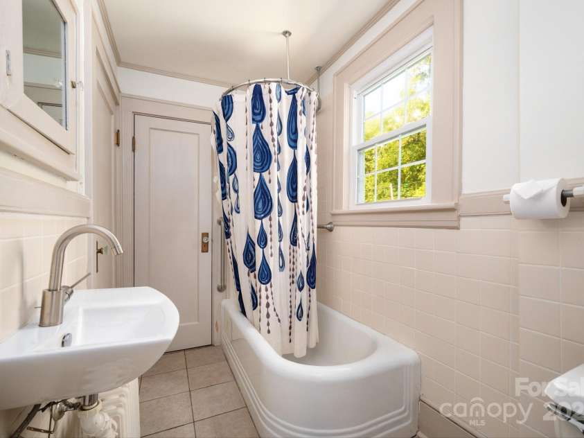 303 Country Club Road, Asheville, NC 28804.  MLS# CAR4310380, YatesRealty ID 17262. Jack-and-Jill with Original Soaking Tub
