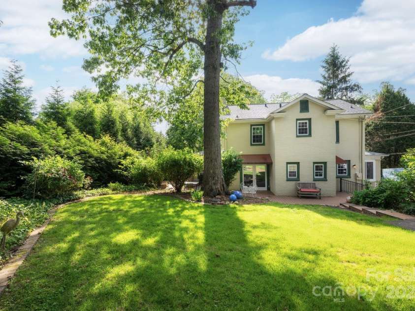 303 Country Club Road, Asheville, NC 28804.  MLS# CAR4310380, YatesRealty ID 17262. Level Backyard Great for Pets and Play 