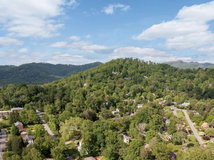 303 Country Club Road, Asheville, NC 28804.  MLS# CAR4310380, YatesRealty ID 17262. Located in Beautiful Grove Park Area 