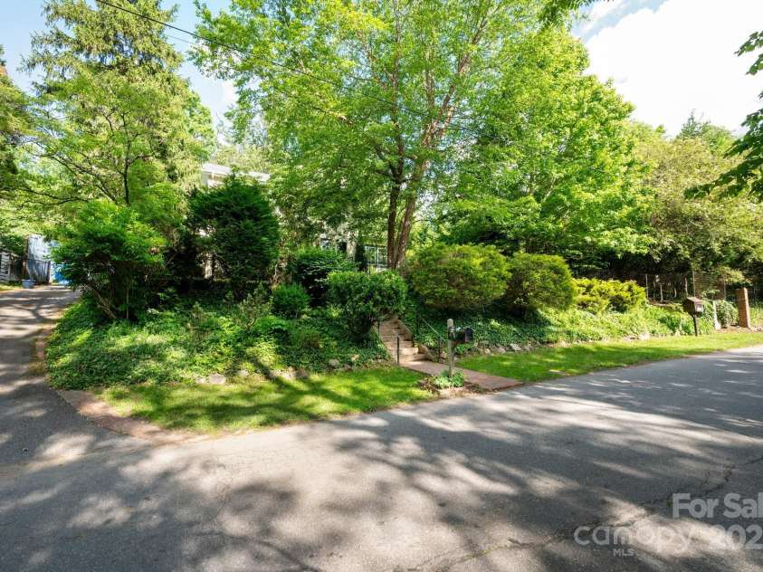 303 Country Club Road, Asheville, NC 28804.  MLS# CAR4310380, YatesRealty ID 17262. Street View 