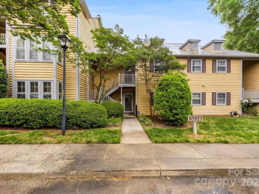 3224 Selwyn Farms Lane, Charlotte, NC 28209.  MLS# CAR4243560, YatesRealty ID 17263. 