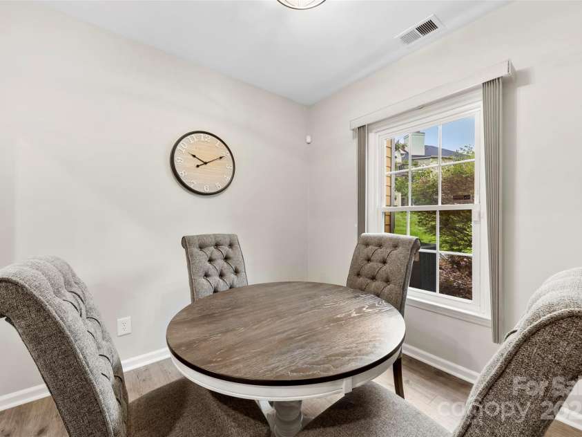 3224 Selwyn Farms Lane, Charlotte, NC 28209.  MLS# CAR4243560, YatesRealty ID 17263. 