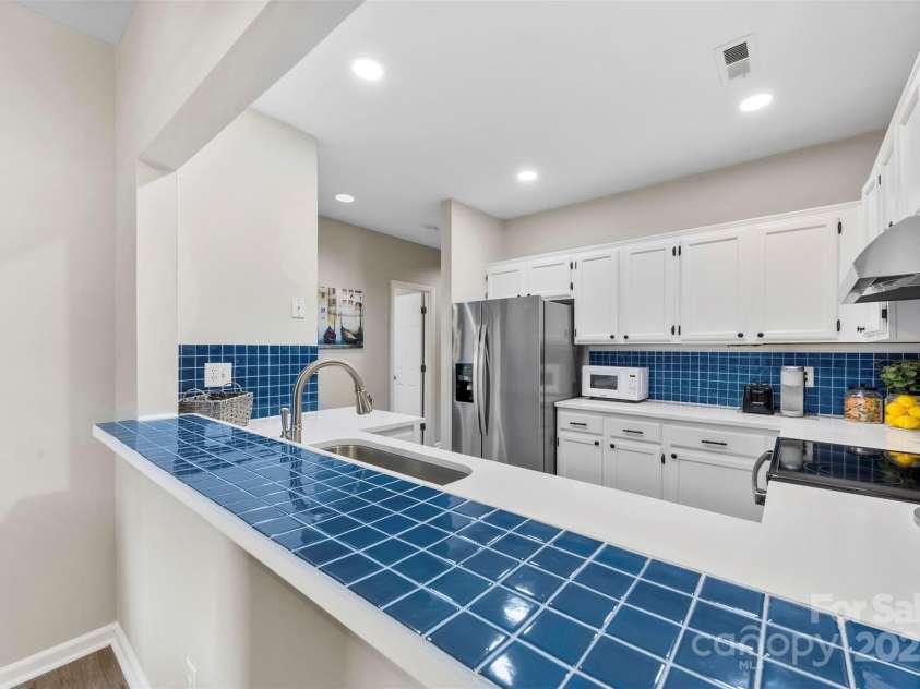 3224 Selwyn Farms Lane, Charlotte, NC 28209.  MLS# CAR4243560, YatesRealty ID 17263. 