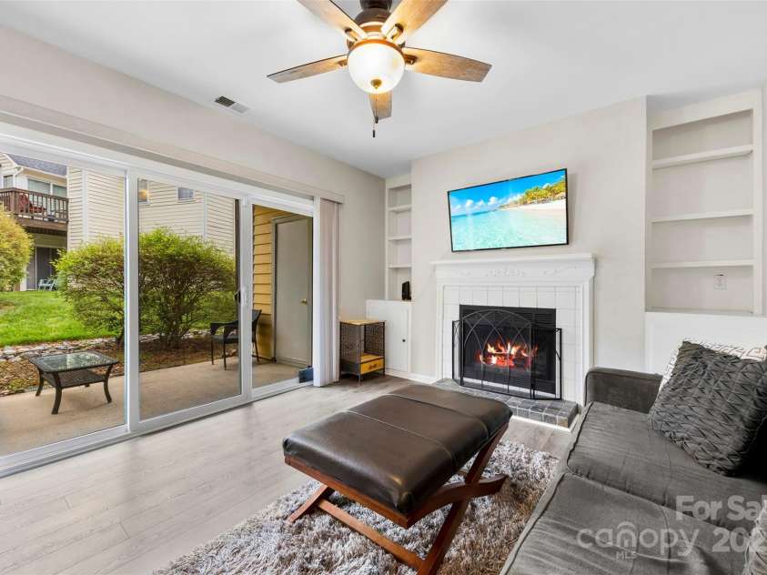 3224 Selwyn Farms Lane, Charlotte, NC 28209.  MLS# CAR4243560, YatesRealty ID 17263. 