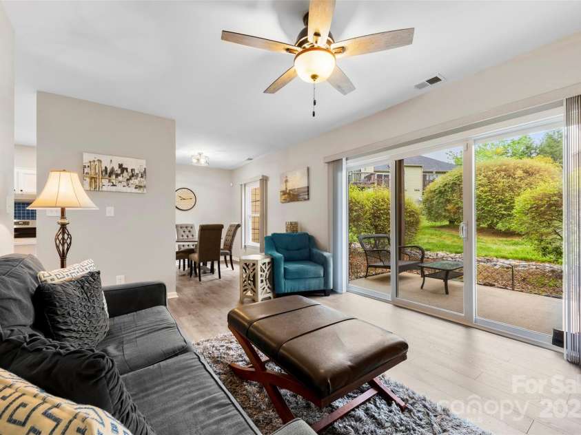 3224 Selwyn Farms Lane, Charlotte, NC 28209.  MLS# CAR4243560, YatesRealty ID 17263. 