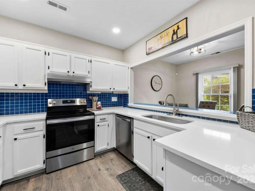 3224 Selwyn Farms Lane, Charlotte, NC 28209.  MLS# CAR4243560, YatesRealty ID 17263. 