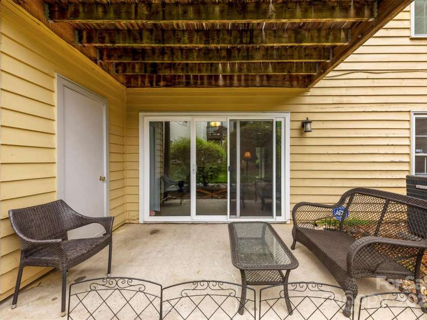 3224 Selwyn Farms Lane, Charlotte, NC 28209.  MLS# CAR4243560, YatesRealty ID 17263. 