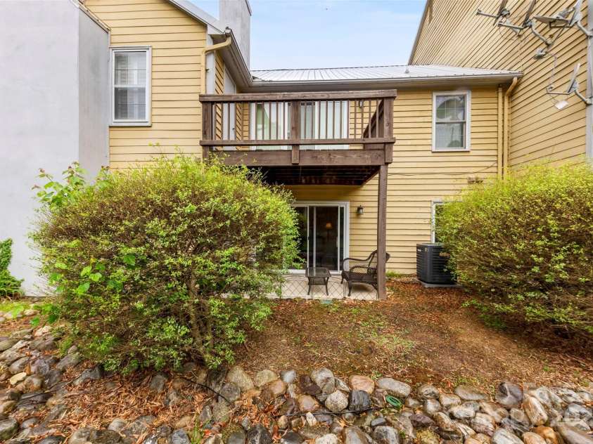 3224 Selwyn Farms Lane, Charlotte, NC 28209.  MLS# CAR4243560, YatesRealty ID 17263. 