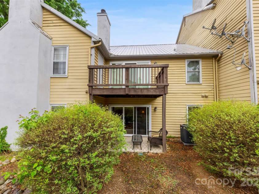 3224 Selwyn Farms Lane, Charlotte, NC 28209.  MLS# CAR4243560, YatesRealty ID 17263. 