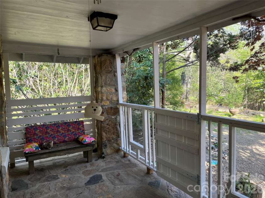 86 R And R Hyder Lane, Hendersonville, NC 28792.  MLS# CAR4343461, YatesRealty ID 17263. 