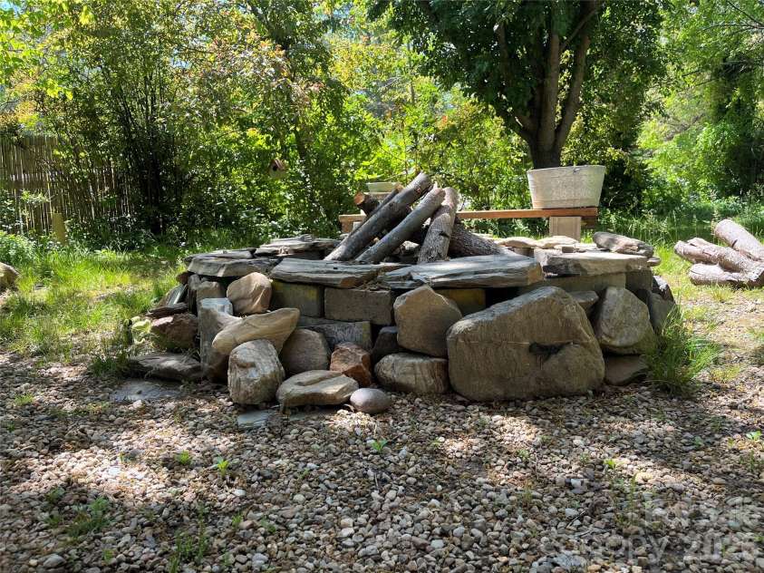 86 R And R Hyder Lane, Hendersonville, NC 28792.  MLS# CAR4343461, YatesRealty ID 17263. 