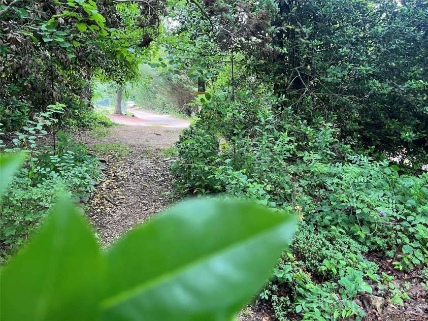 86 R And R Hyder Lane, Hendersonville, NC 28792.  MLS# CAR4343461, YatesRealty ID 17263. 