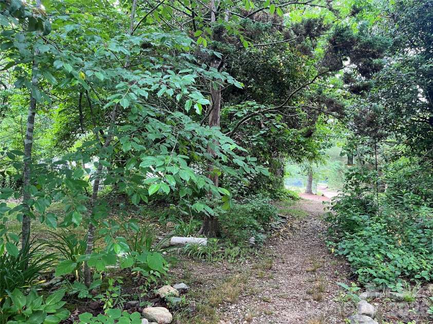 86 R And R Hyder Lane, Hendersonville, NC 28792.  MLS# CAR4343461, YatesRealty ID 17263. 