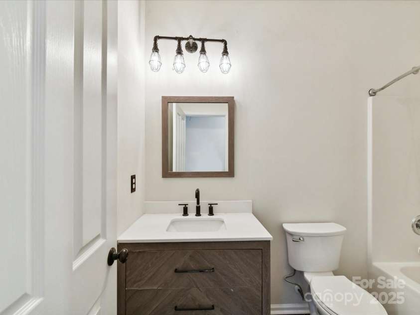 240 Faust Road, Davidson, NC 28036.  MLS# CAR4251499, YatesRealty ID 17264. Full bathroom