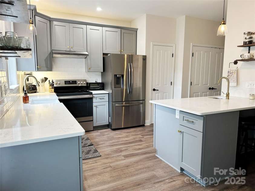 240 Faust Road, Davidson, NC 28036.  MLS# CAR4251499, YatesRealty ID 17264. Kitchen