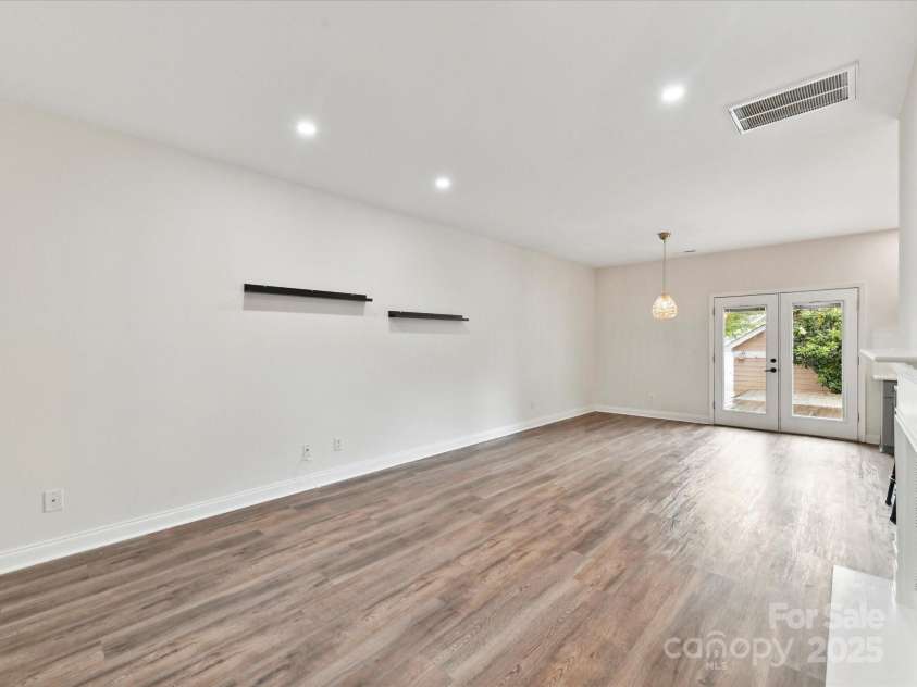 240 Faust Road, Davidson, NC 28036.  MLS# CAR4251499, YatesRealty ID 17264. Living room