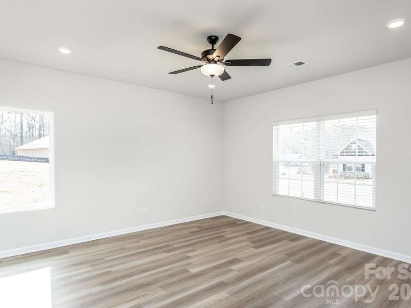 3417 Robindale Drive, Winston Salem, NC 27127.  MLS# CAR4359962, YatesRealty ID 17264. 
