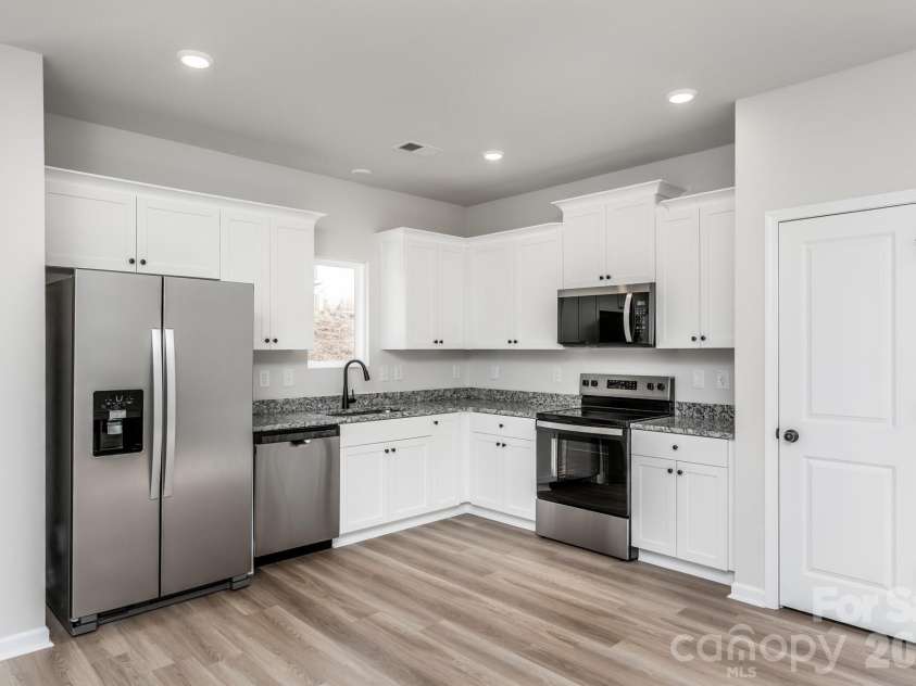 3417 Robindale Drive, Winston Salem, NC 27127.  MLS# CAR4359962, YatesRealty ID 17264. 