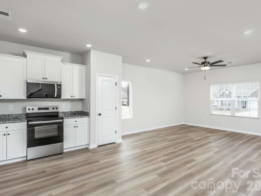 3417 Robindale Drive, Winston Salem, NC 27127.  MLS# CAR4359962, YatesRealty ID 17264. 