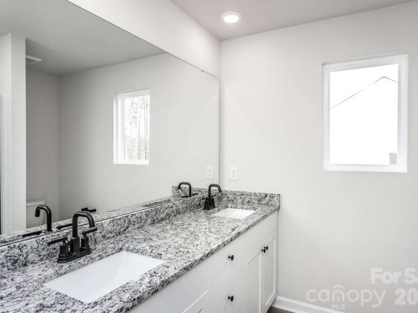3417 Robindale Drive, Winston Salem, NC 27127.  MLS# CAR4359962, YatesRealty ID 17264. 