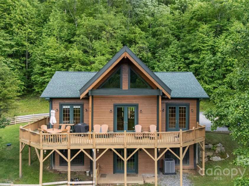 148 Pearl Way, Burnsville, NC 28714.  MLS# CAR4260712, YatesRealty ID 17265. 