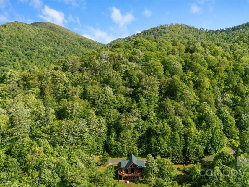 148 Pearl Way, Burnsville, NC 28714.  MLS# CAR4260712, YatesRealty ID 17265. 