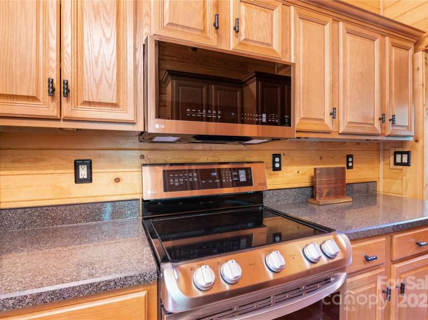 148 Pearl Way, Burnsville, NC 28714.  MLS# CAR4260712, YatesRealty ID 17265. 