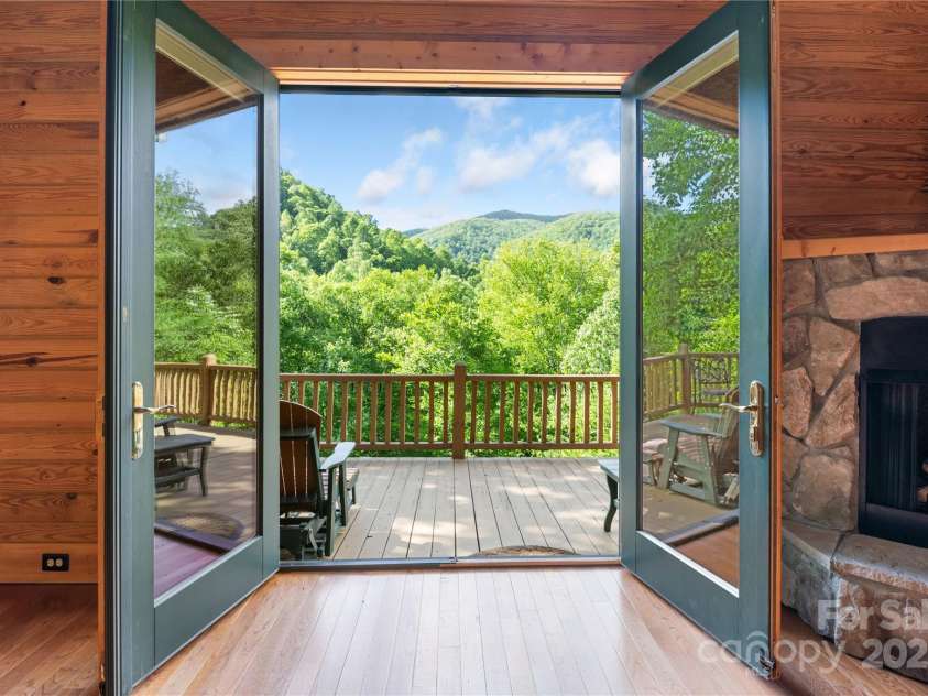 148 Pearl Way, Burnsville, NC 28714.  MLS# CAR4260712, YatesRealty ID 17265. 