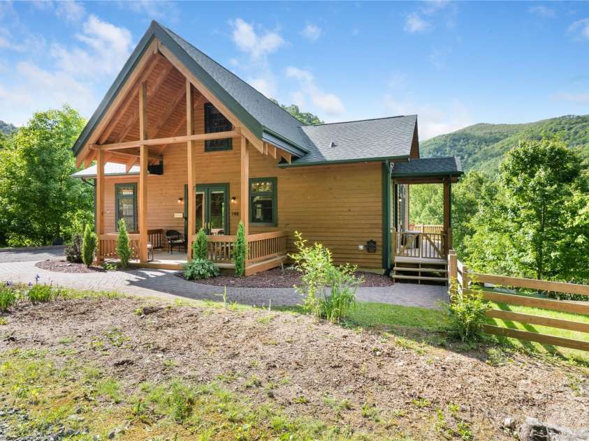 148 Pearl Way, Burnsville, NC 28714.  MLS# CAR4260712, YatesRealty ID 17265. 