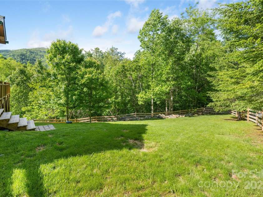 148 Pearl Way, Burnsville, NC 28714.  MLS# CAR4260712, YatesRealty ID 17265. 