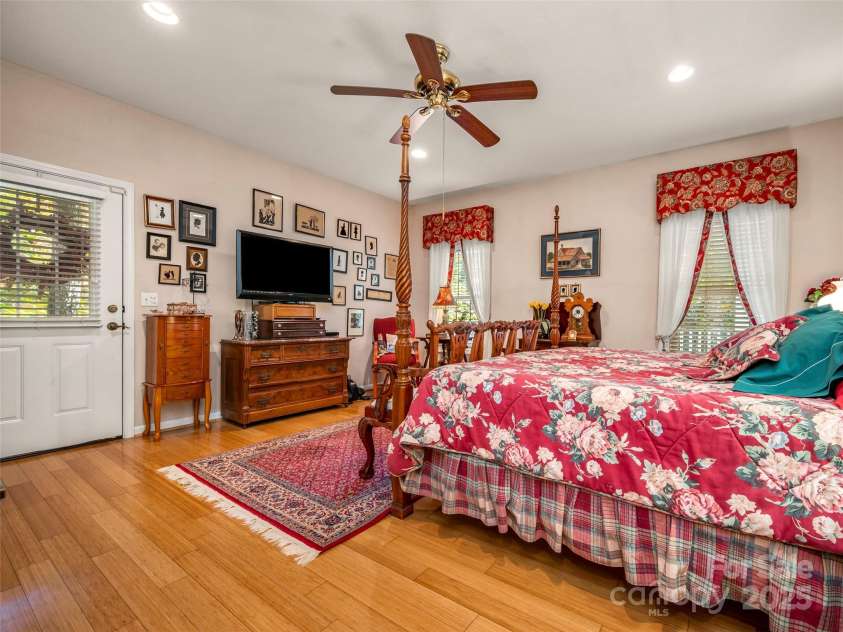 89 Memory Lane, Saluda, NC 28773.  MLS# CAR4314007, YatesRealty ID 17265. 
