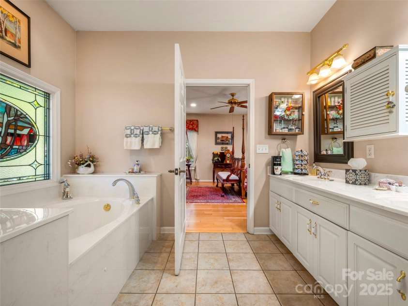 89 Memory Lane, Saluda, NC 28773.  MLS# CAR4314007, YatesRealty ID 17265. 