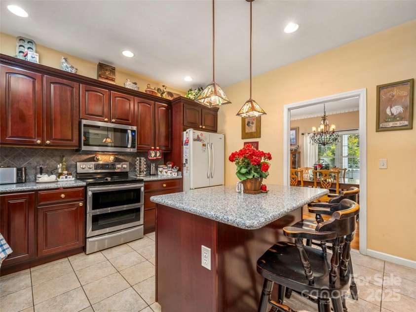 89 Memory Lane, Saluda, NC 28773.  MLS# CAR4314007, YatesRealty ID 17265. 