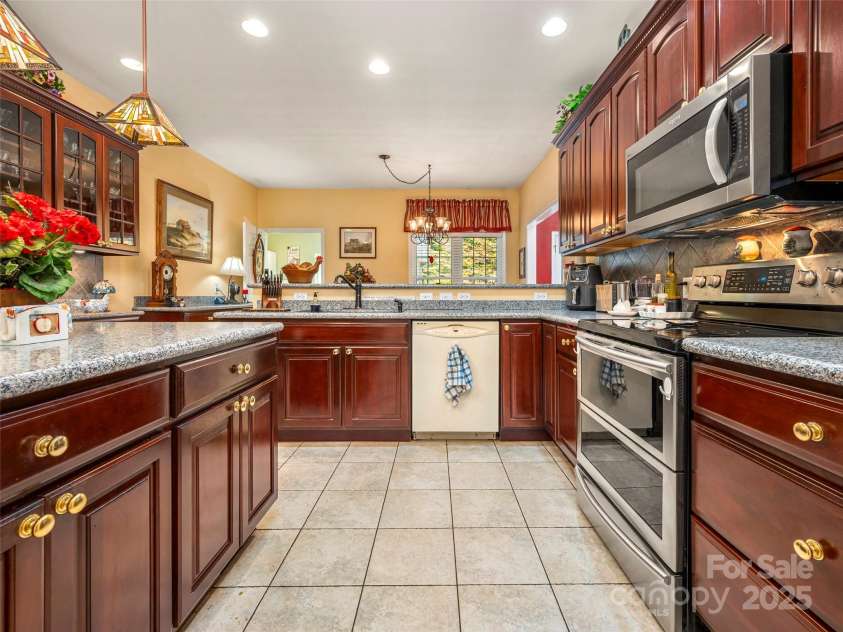 89 Memory Lane, Saluda, NC 28773.  MLS# CAR4314007, YatesRealty ID 17265. 
